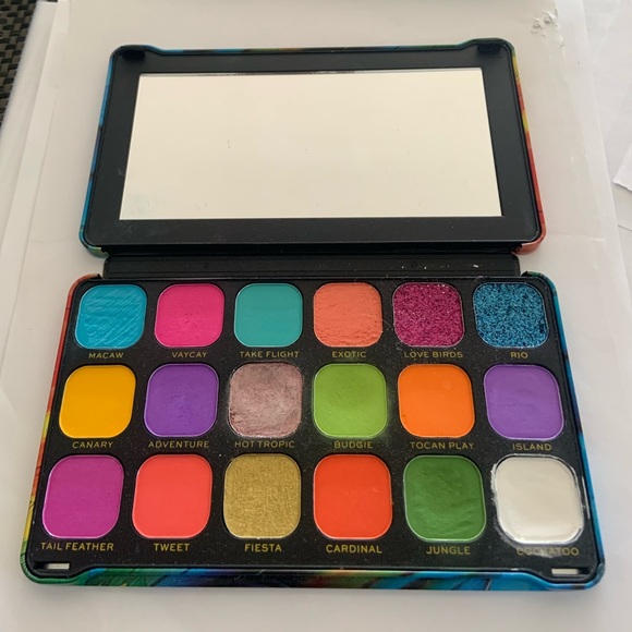 Revolution | Eyeshadow Palette | Jungle Paradise - Picture 3 of 3
